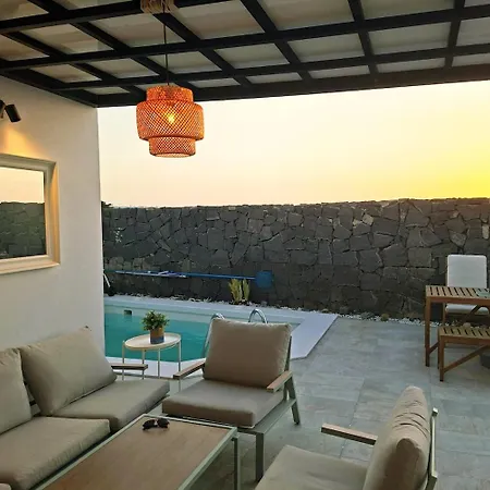 Oasis With Heated Pool, Jacuzzi, And Comfort * Playa Blanca (Lanzarote)